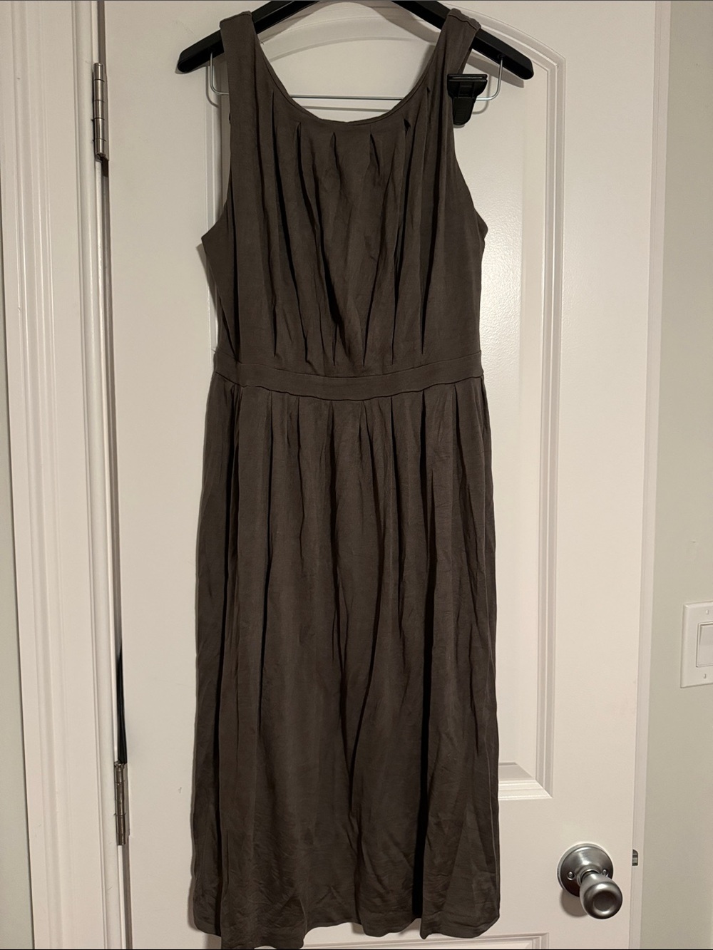 Sleeveless charcoal Pleated Midi Dress